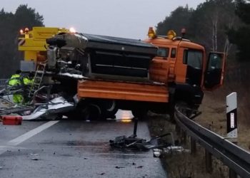 Vollsperrung! LKW-Unfall auf der A15 bei Cottbus