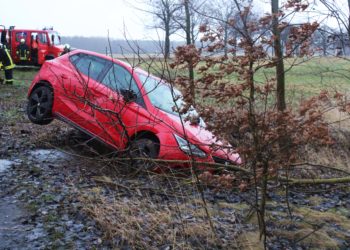 Unfall bei Tschernitz: Schwerverletzter im Auto eingeklemmt
