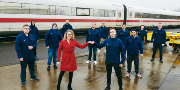 Die Deutsche Bahn begrüßt erste Mitarbeitende für das neue Bahnwerk (Foto: DB AG/Dominic Dupont)