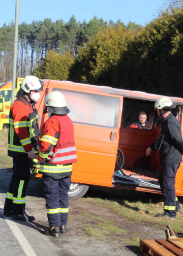 Transporter brennt in Kolkwitzer Garage; Foto: Blaulichtreport Lausitz