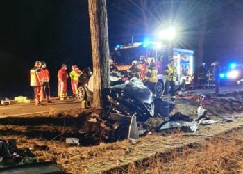 Drachhausen: 16-Jährige stirbt bei Autounfall. Fahrer in Lebensgefahr