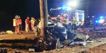 Drachhausen: 16-Jährige stirbt bei Autounfall. Fahrer in Lebensgefahr