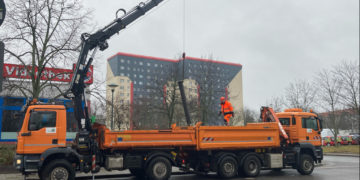 Die alte demontierte Leitung wird abtransportiert (Foto: LWG/ Kwasniok)