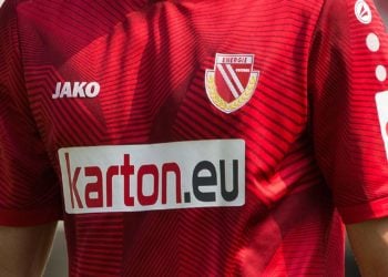 Vertrag verlängert: „karton.eu“ zurück auf dem Trikot des FC Energie