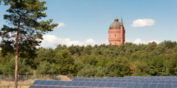Die Solarmodule der Photovoltaikanlage auf dem Gelände des Wasserwerkes CottbusSachsendorf erzeugen jährlich etwa 720.000 kWh Strom.