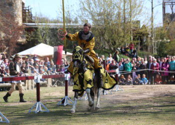 Sonniges Ritterspektakel auf der Jakubzburg in Mortka