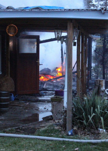 Gartenlaubenbrand in Bühlow; Foto: Blaulichtreport Lausitz