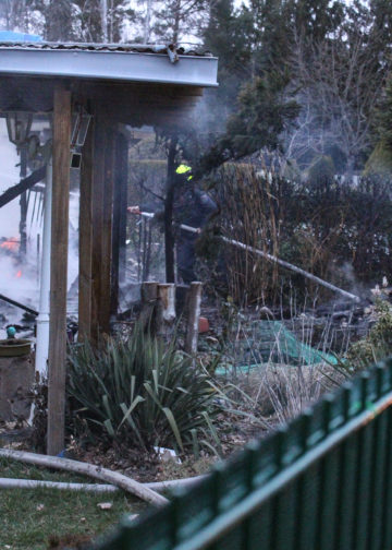 Gartenlaubenbrand in Bühlow; Foto: Blaulichtreport Lausitz