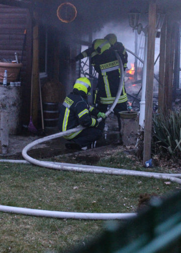 Gartenlaubenbrand in Bühlow; Foto: Blaulichtreport Lausitz