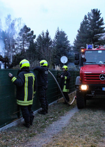 Gartenlaubenbrand in Bühlow; Foto: Blaulichtreport Lausitz