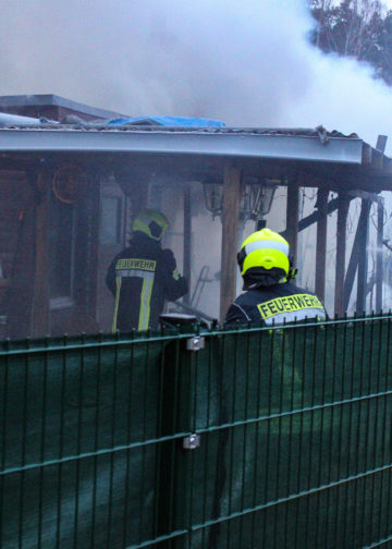 Gartenlaubenbrand in Bühlow; Foto: Blaulichtreport Lausitz