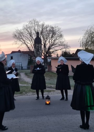 Traditionelles Ostersingen in Sielow; Foto: Holger Frank