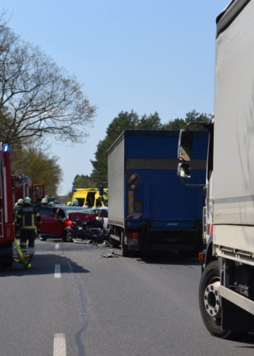 Tödlicher Verkehrsunfall auf der B97 zwischen Schwarzkollm und Hoyerswerda; Foto: Blaulichtreport Lausitz