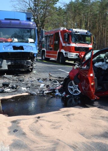 Tödlicher Verkehrsunfall auf der B97 zwischen Schwarzkollm und Hoyerswerda; Foto: Blaulichtreport Lausitz