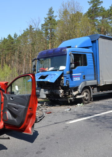 Tödlicher Verkehrsunfall auf der B97 zwischen Schwarzkollm und Hoyerswerda; Foto: Blaulichtreport Lausitz