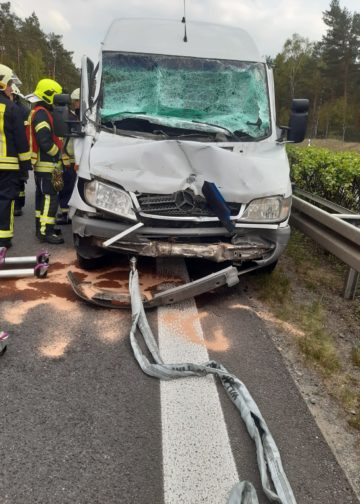 Unfall mit sechs Verletzten auf der A13 bei Staakow Foto: Feuerwehr Golßen