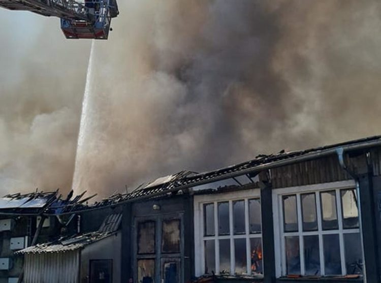 Lagerhallenbrand in Beeskow; Foto: Freiwillige Feuerwehr Beeskow