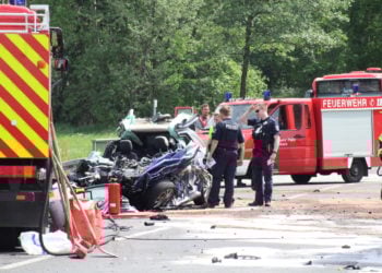 Tödlicher Unfall bei Peitz. Schwerverletzte in Klinik geflogen