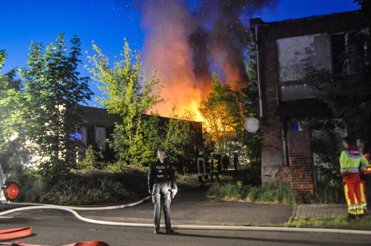 Brand eines ehemaligen Kohlehandels in Spremberg; Foto: Blaulichtreport Lausitz
