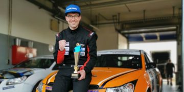 Marco Bedrich feiert den Doppelsieg in Oschersleben (Bild: Marco Bedrich Racing)
