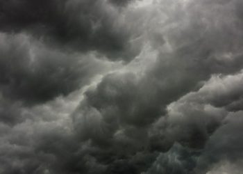 Orkanböen, Hagel, Gewitter. Heftige Unwetter in Südbrandenburg erwartet