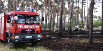 Feuerwehreinsatz Anfang Mai 2022 bei einem Waldbrand bei Luckau, Foto: Blaulichtreport Lausitz