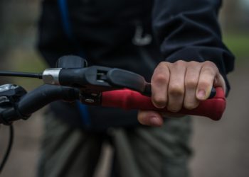 In deutscher und sorbischer Sprache: Cottbus bekommt 572 Radwegweiser