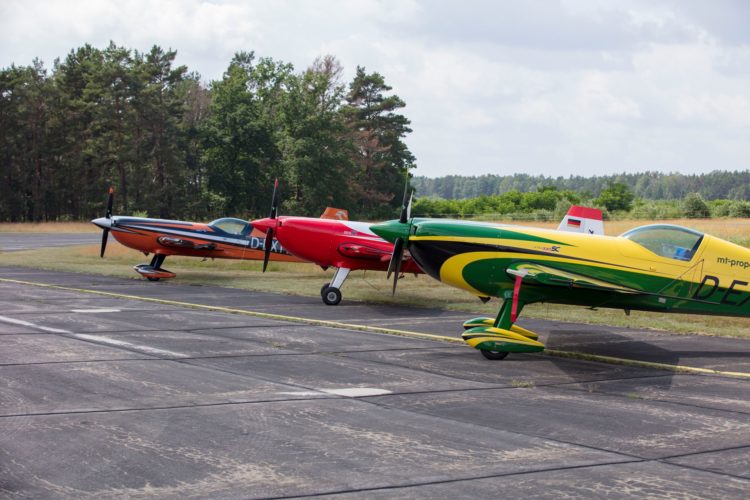 Kunstflieger trainieren in Welzow; Foto: Flugplatz Welzow