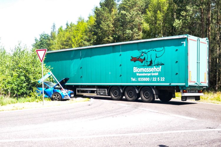 LKW-Unfall bei Spremberg, vier Verletzte; Foto:  Blaulichtreport Lausitz