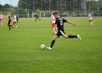 Sport vom Wochenende: Ströbitzer U17 erhält sich Titelchance