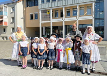 Lübbener Kita-Kinder begrüßen neuen Bürgermeister im Amt