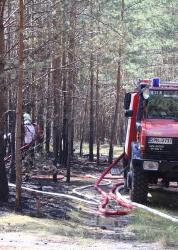 Waldbrand zwischen Spremberg und Graustein; Fotos: Blaulichtreport Lausitz