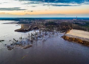 Setzungsfliessen am Knappensee 2021; Foto: Gernot Menzel, LMBV