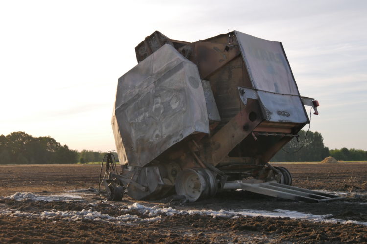 Ballenpresse bei Groß Schacksdorf-Simmersdorf brannte; Foto: Blaulichtreport Lausitz