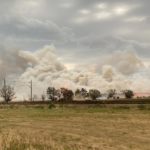 Waldbrand bei Rehfeld-Kölsa breitet sich aus, Evakuierungen notwendig