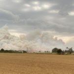 Waldbrand bei Rehfeld-Kölsa breitet sich aus, Evakuierungen notwendig
