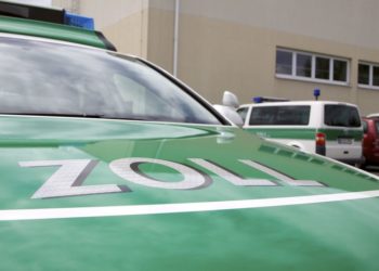 Fast 400.000 unversteuerte Zigaretten auf der A15 beschlagnahmt