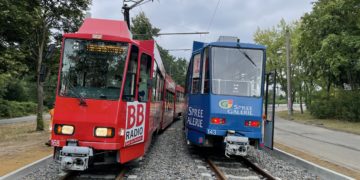 Testfahrten mit Straßenbahnen entlang der erneuerten Hagenwerderstraße (Bild: Cottbusverkehr)