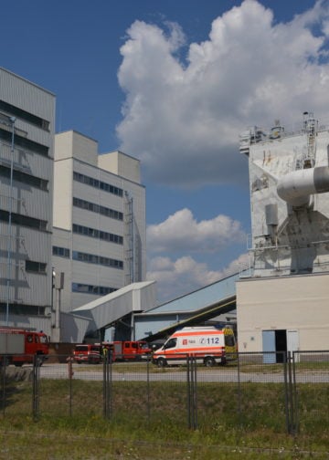 Feuerwehreinsatz nach Wannenbruch in der Glasmanufaktur Tschernitz: Foto: Blaulichtreport Lausitz