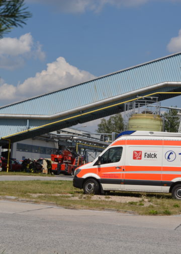 Feuerwehreinsatz nach Wannenbruch in der Glasmanufaktur Tschernitz: Foto: Blaulichtreport Lausitz