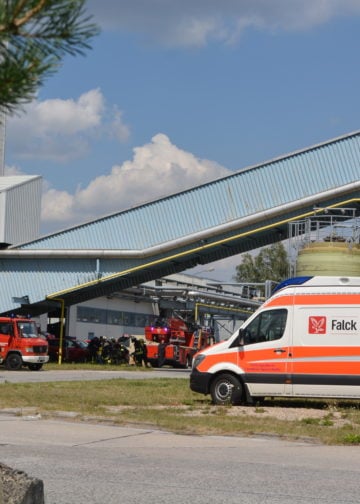 Feuerwehreinsatz nach Wannenbruch in der Glasmanufaktur Tschernitz: Foto: Blaulichtreport Lausitz