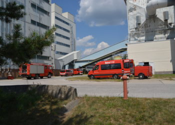 Feuerwehrgroßeinsatz in Glasmanufaktur Tschernitz