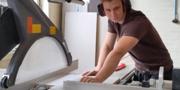Lehrling des Monats August 2022, Moritz Freitag, er lernt den Beruf des Tischlers in Cottbus