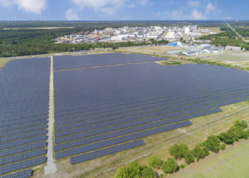 BASF enviaM Solarpark Schwarzheide geht Ende August 2022 in Betrieb.