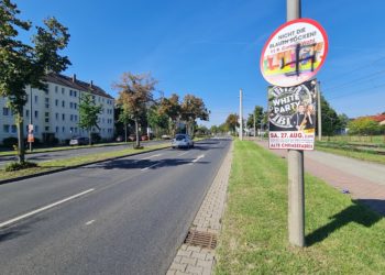 Beschmierte Wahlplakate und Plakate eines Bürgerbündnisses in Cottbus; Foto: @UK