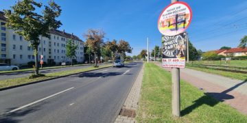 Beschmierte Wahlplakate und Plakate eines Bürgerbündnisses in Cottbus; Foto: @UK
