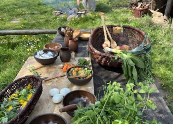 Fladen, Plinse, Gerstenbrei. Essen wie im Mittelalter im „Stary lud“