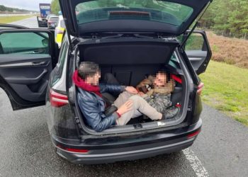 Schleusung im Kofferraum bei Forst aufgedeckt. Acht Festnahmen