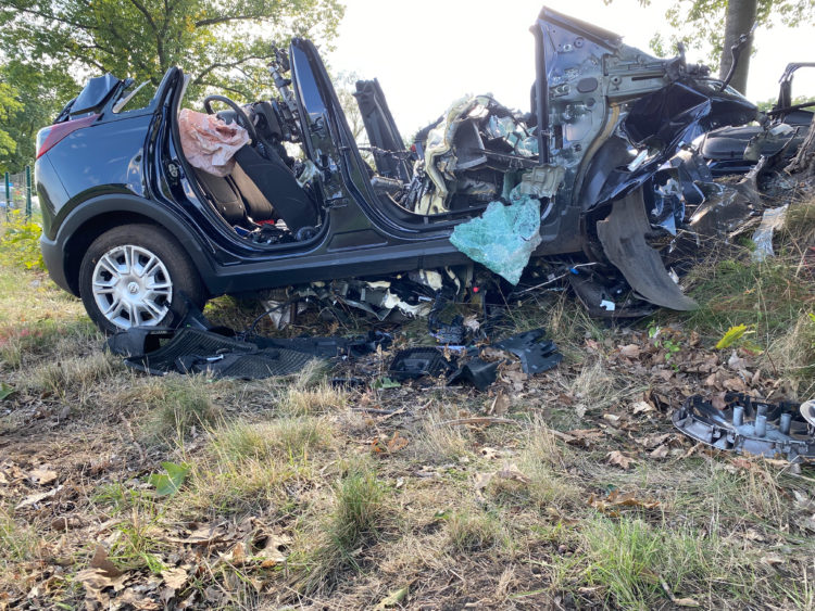 Verkehrsunfall auf der B96 bei Groß Särchen; Foto: Blaulichtreport Lausitz