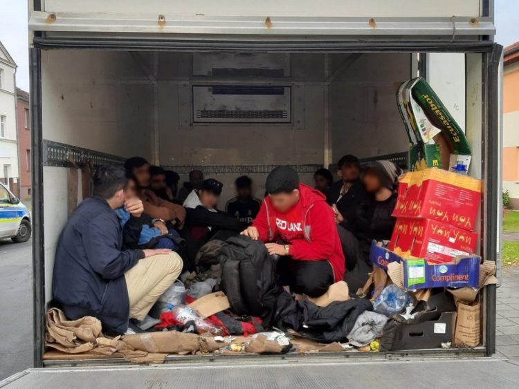 Blick in den LKW während der Kontrolle  Quelle: Bundespolizei